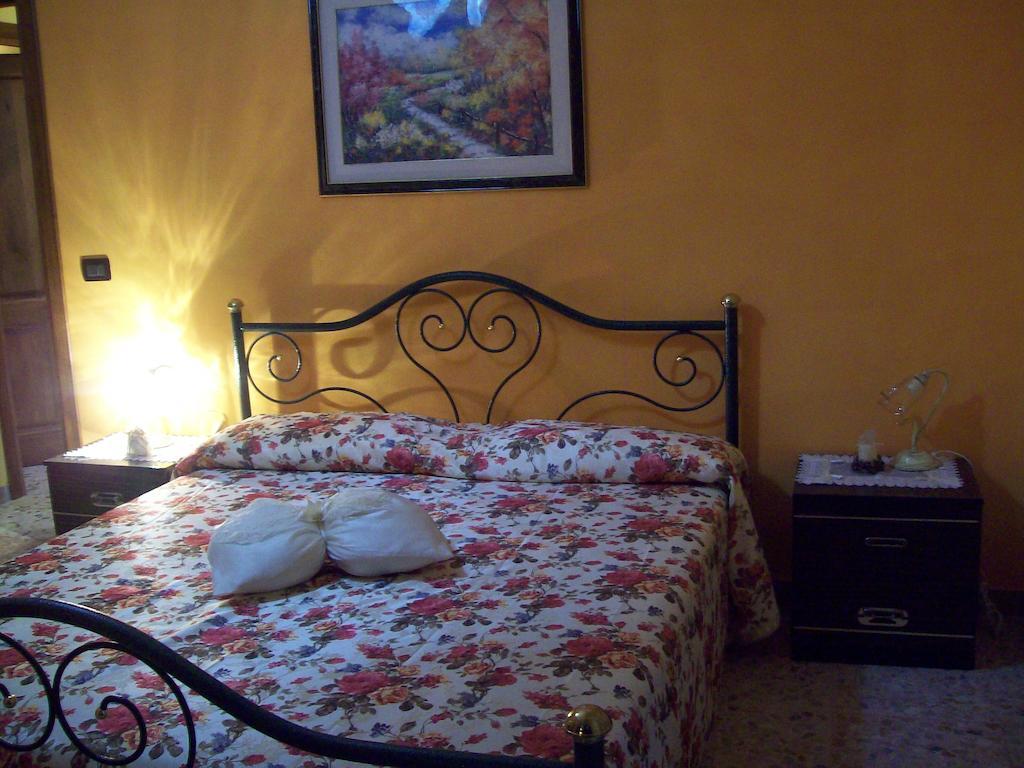 B&B Il Tulipano Sul Lago Colle di Tora Rom bilde